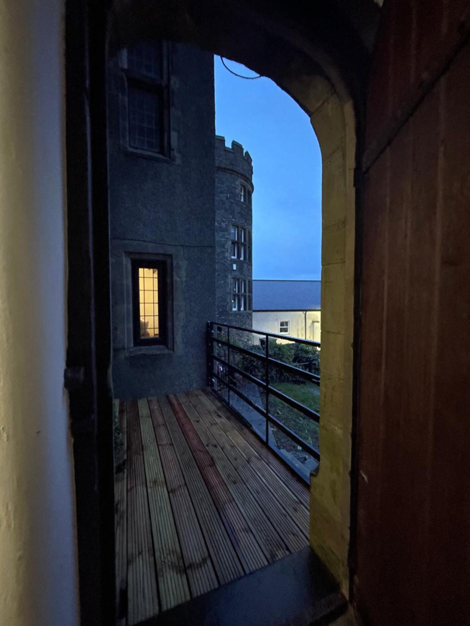 Lower Harbour Watch Holyhead Exterior foto